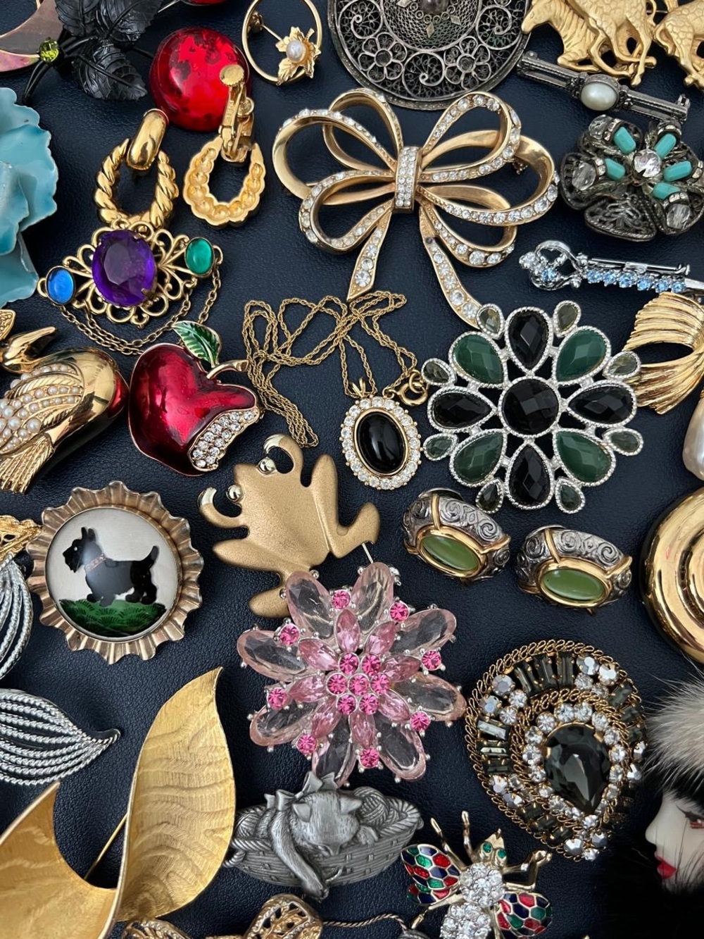 Vintage to Modern Brooches Earrings and Necklace Lot Bundle Set Some Signed - Picture 6 of 6